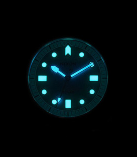 MONTRE NIXON Stinger 44