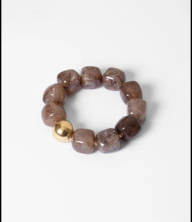 ZAG BIJOUX Bracelet Oedipe élastique en acier doré à l'or fin par ionisation parsemé de perles de résine de couleur taupe e
