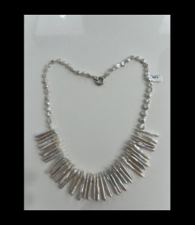 COLLIER DE PERLES DE CULTURE BAROQUES GRISES FERMOIR ARGENT MODELE EXCLUSIF